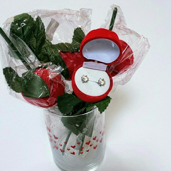 Pair of cubic zirconia earrings - Picture 2 of 11